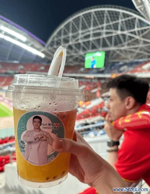 赵继伟现身助阵！国足迎战泰国比赛现场直击