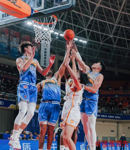 CBA俱乐部杯：史密斯准绝杀 深圳险胜新疆